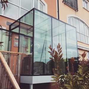 Veon-Ltd-structural-glass-box-cardiff-bay-01